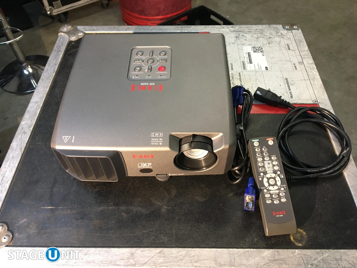 EIKI DLP EIP 2600 BEAMER & AFSTANDSBEDIENING & VGA KABEL